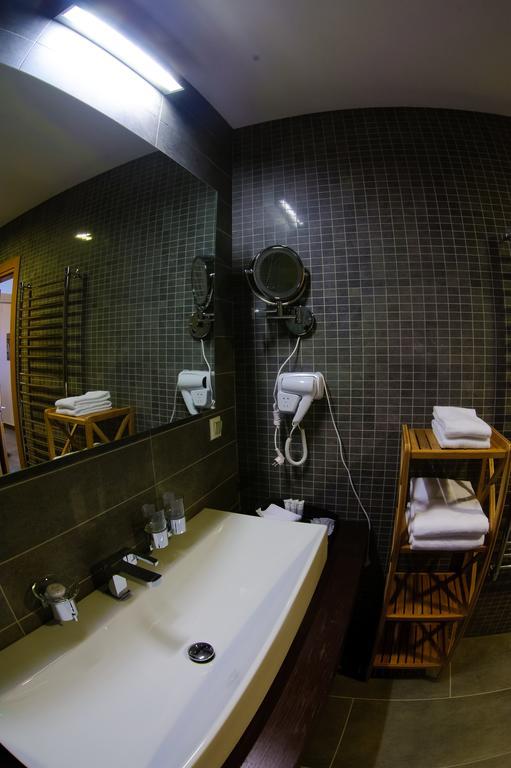 Voyage Hotel Karagandy Exterior foto