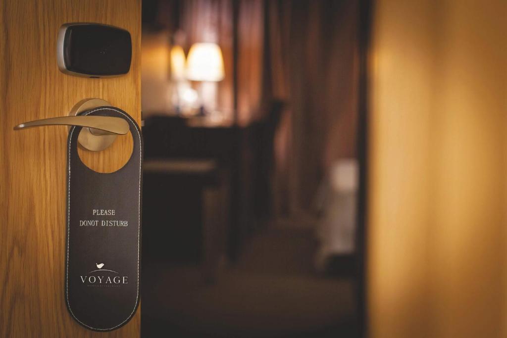 Voyage Hotel Karagandy Zimmer foto