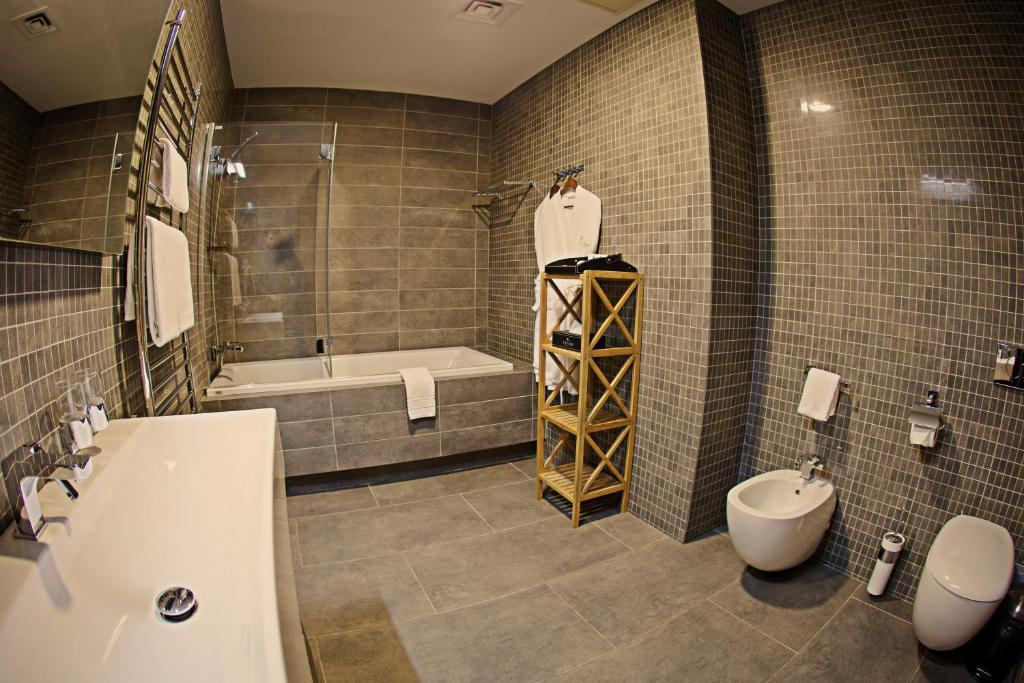 Voyage Hotel Karagandy Zimmer foto