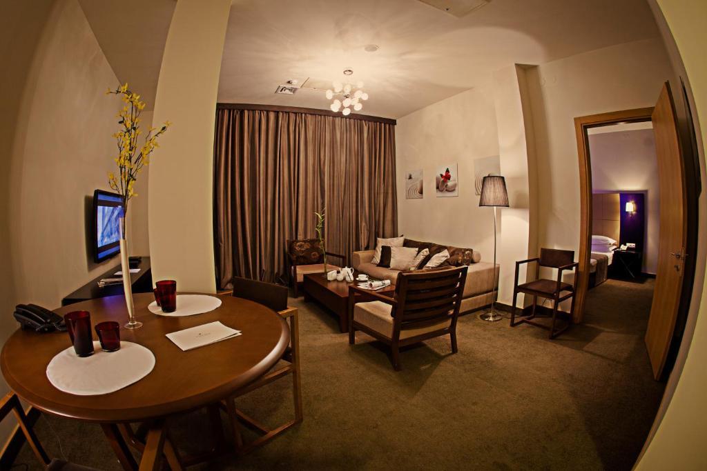 Voyage Hotel Karagandy Zimmer foto