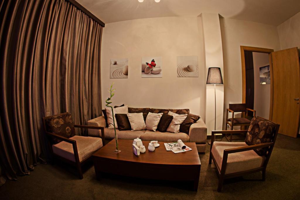 Voyage Hotel Karagandy Zimmer foto